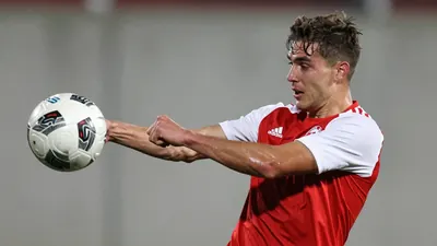 Raków Częstochowa przegrał z Lechem Poznań 0:1, pozostając na ostatnim miejscu w tabeli z zerem punktów po sześciu...